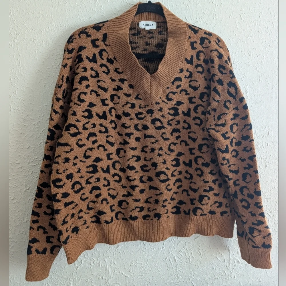Adora Leopard Pattern V-Neck Sweater - Picture 1 of 6